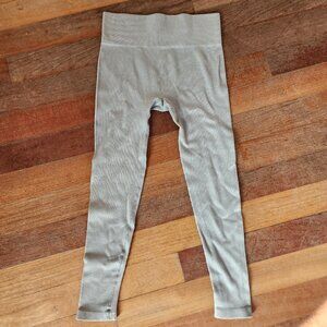 Gray Ribbed Leggings Size Large